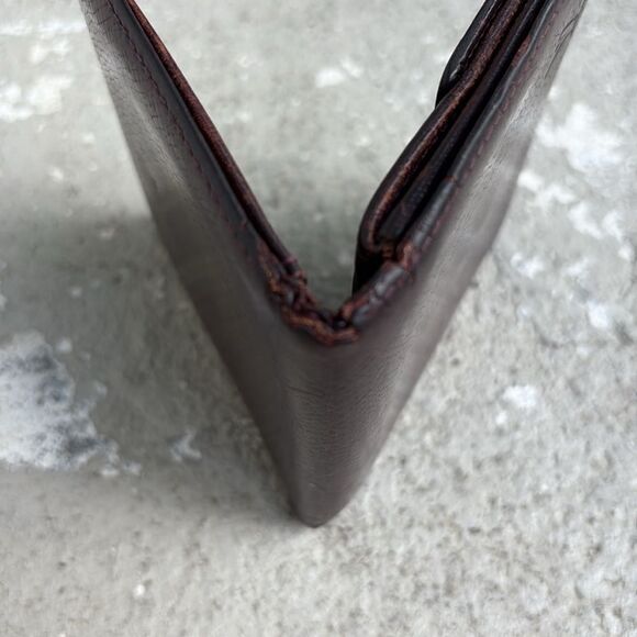 Vintage Louis Vuitton Taiga leather wallet - Picture 6 of 9